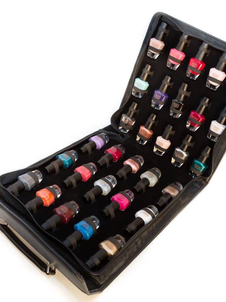Collezione di 36 smalti Maya (in una pratica custodia con cerniera) per la vendita all'ingrosso da parte di MAYA Cosmetics