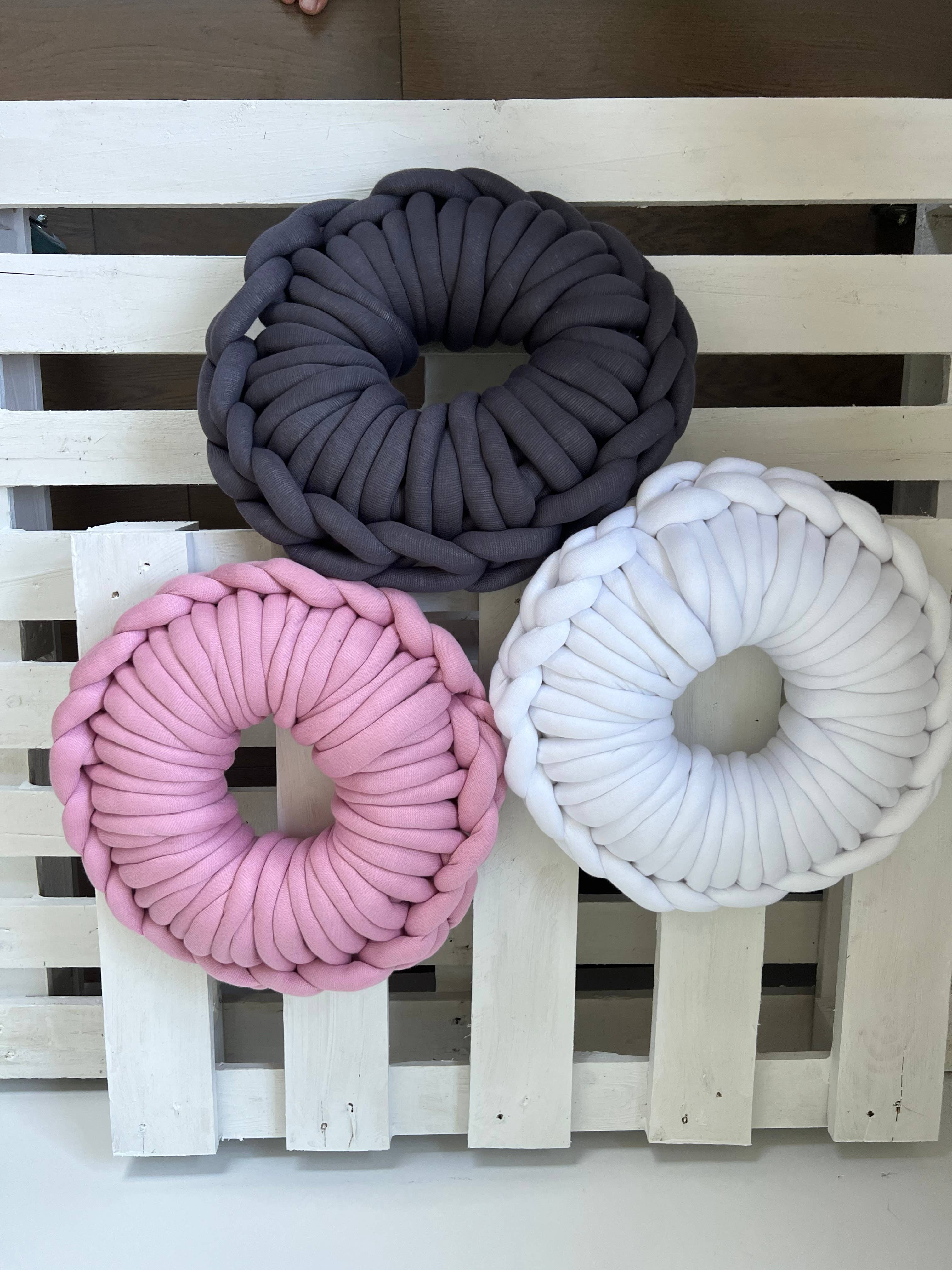 woolexperts – wholesale Throw/decorative pillow – Chunky knit pillow Donut pillow round Vegan Chunky10