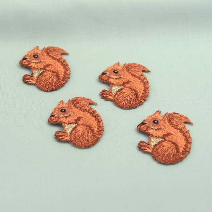 Aufnäher „Eichhörnchen“ mit Nuss für den Großhandel von LA DROGUERIE