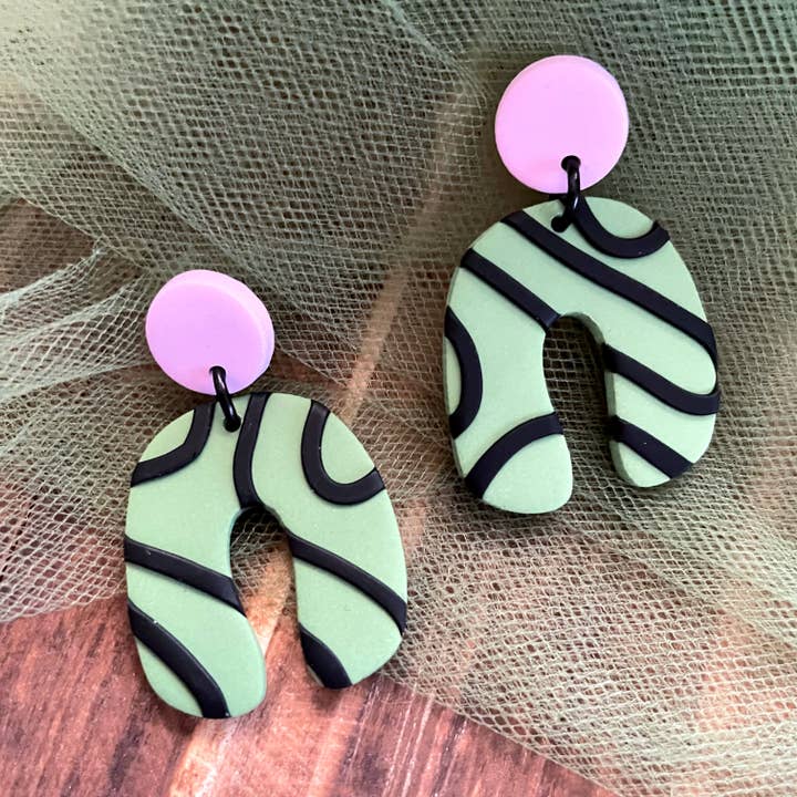 Gestreifte gruselige Fimo Hängeohrringe für den Großhandel von Lucky Bolo