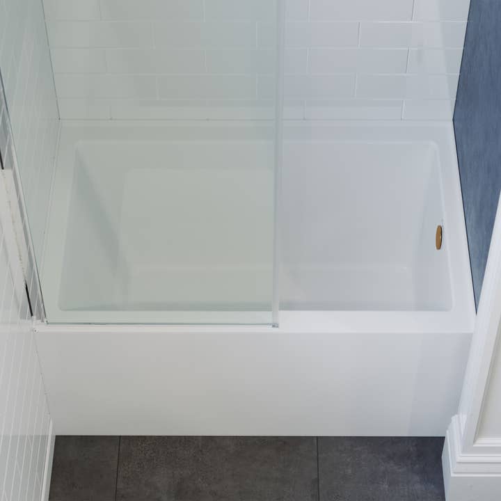 Swiss Madison - Wholesale Bathroom Accessory Set - Voltaire 48" x 32" Right-Hand Drain Bathtub