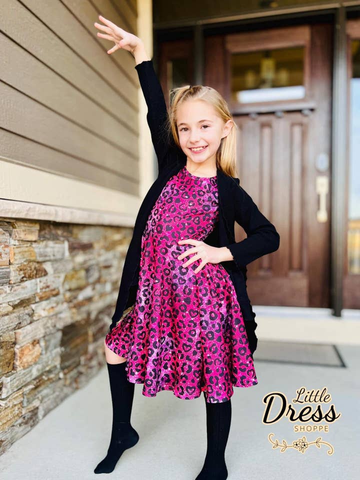 Robe Cœur Tourbillonnante Léopard Rose pour la vente par Little dress shoppe