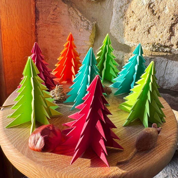 Elf Kendal Hippies – wholesale Christmas decoration – Origami Christmas tree 7cm tall, handmade by Honor Shen uk7