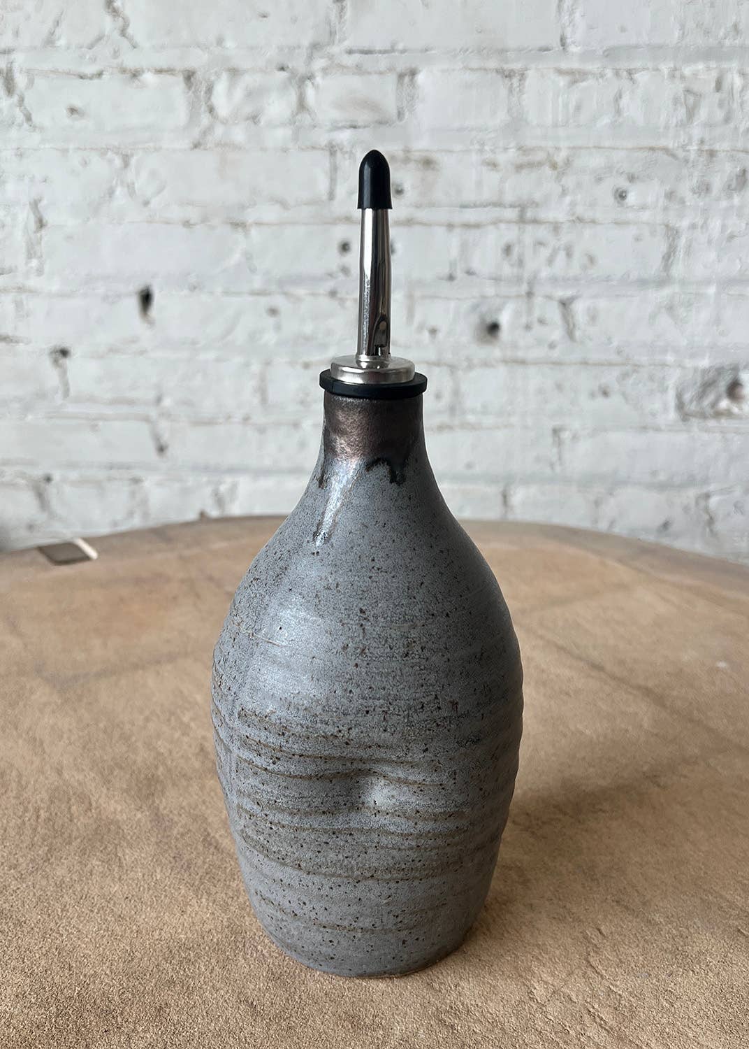 Gina DeSantis Ceramics – Galheteiro por atacado – Cruets de Óleo Luna2