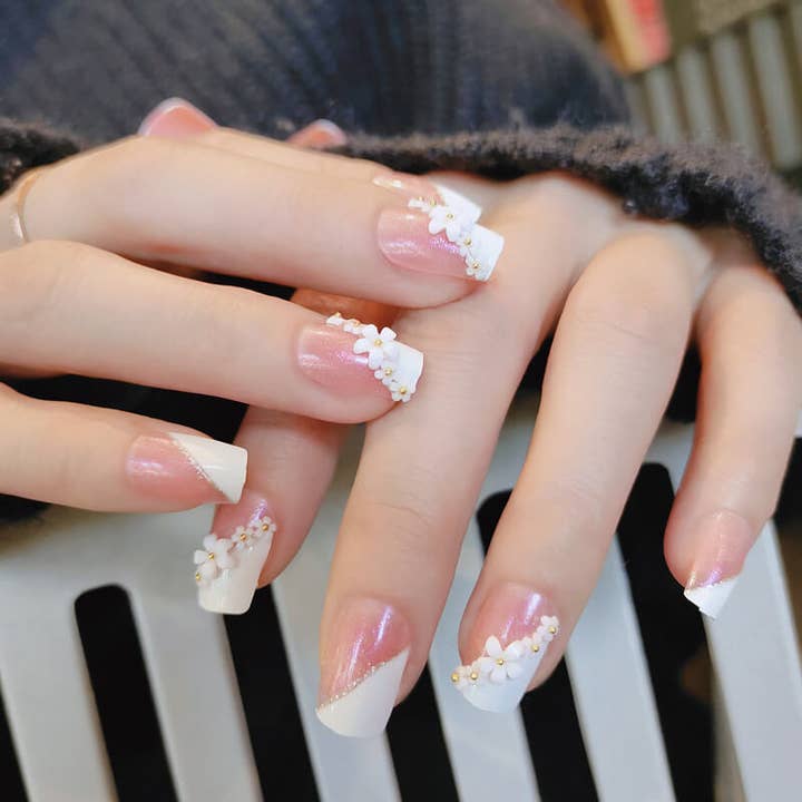 vibeficant - Wholesale Press-on/fake nails - Glaze Pink Glitter Press on Nails Short Square French with Flower Design1