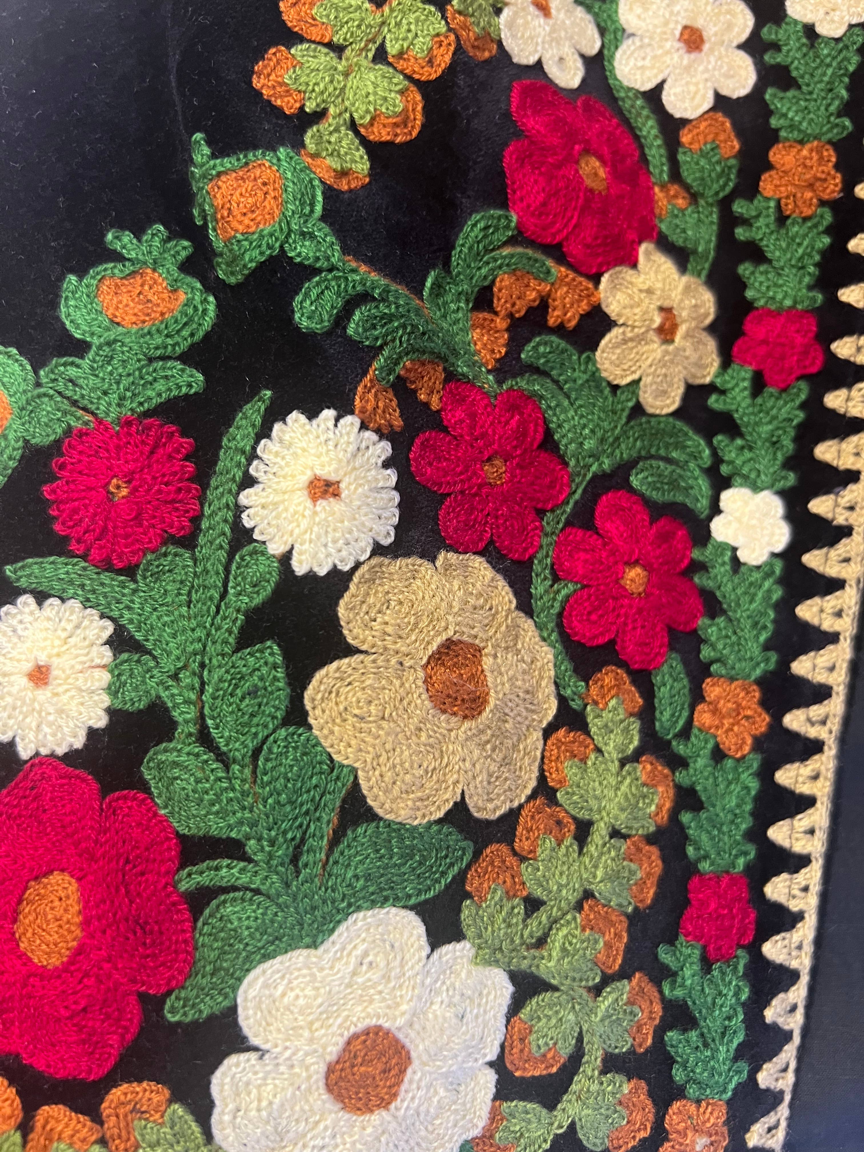 Kinomy - Wholesale Outerwear Vest - Women's - Embroidered velvet vest, boho vest, women's short vest22