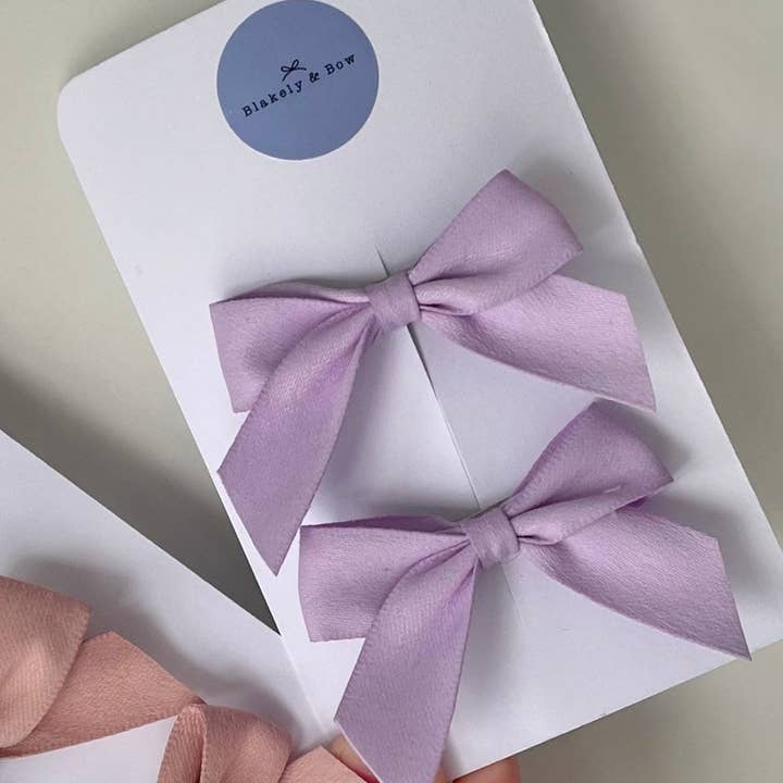 Blakely & Bow - Vendita all'ingrosso Fiocco per capelli - Bambini - Viola - Set di fiocchi in camoscio intrecciati a mano