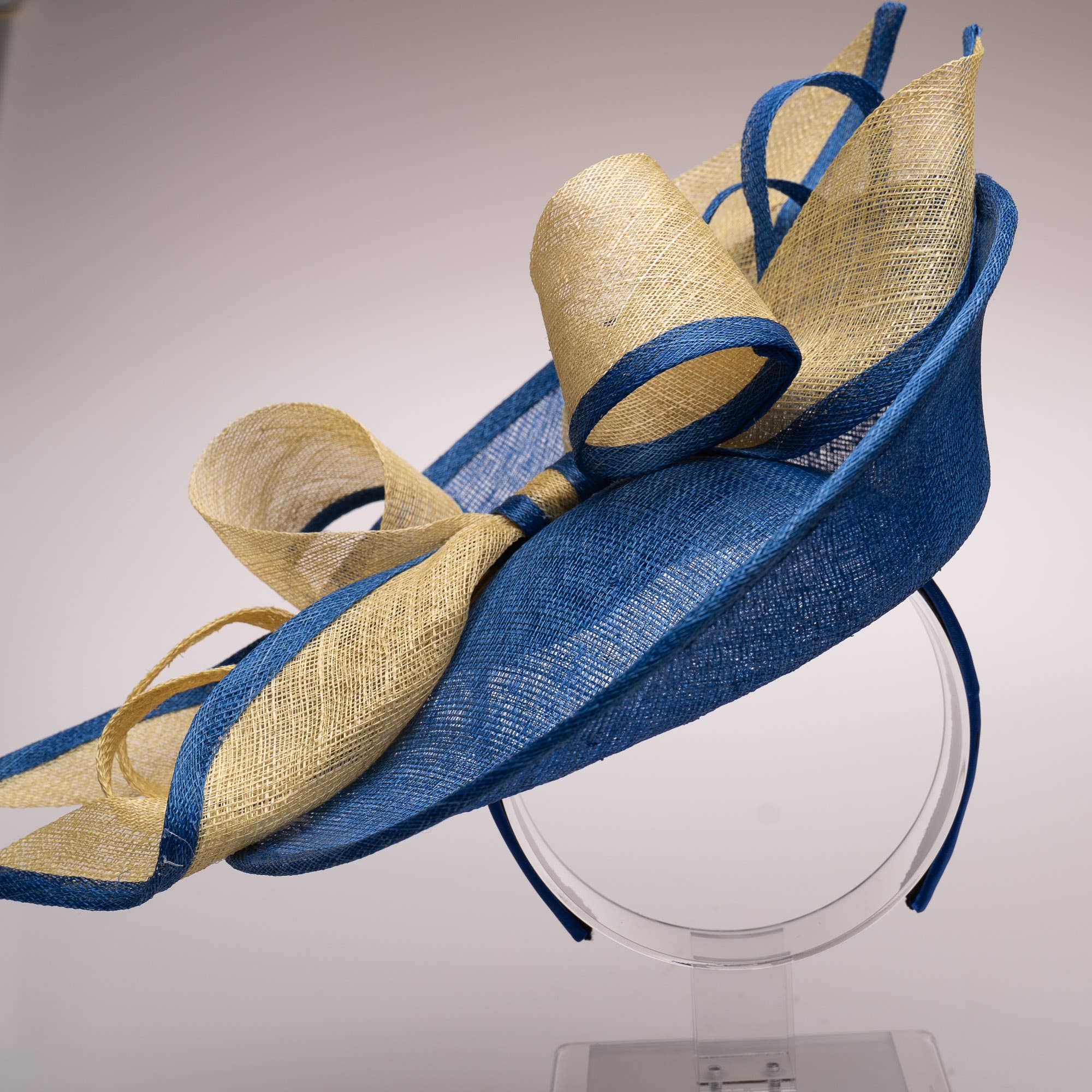 KaKyCo - Wholesale Fascinator Hat - Women's - Two Tone Bow On Top Of Sinamay Saucer Fascinator | 1020839