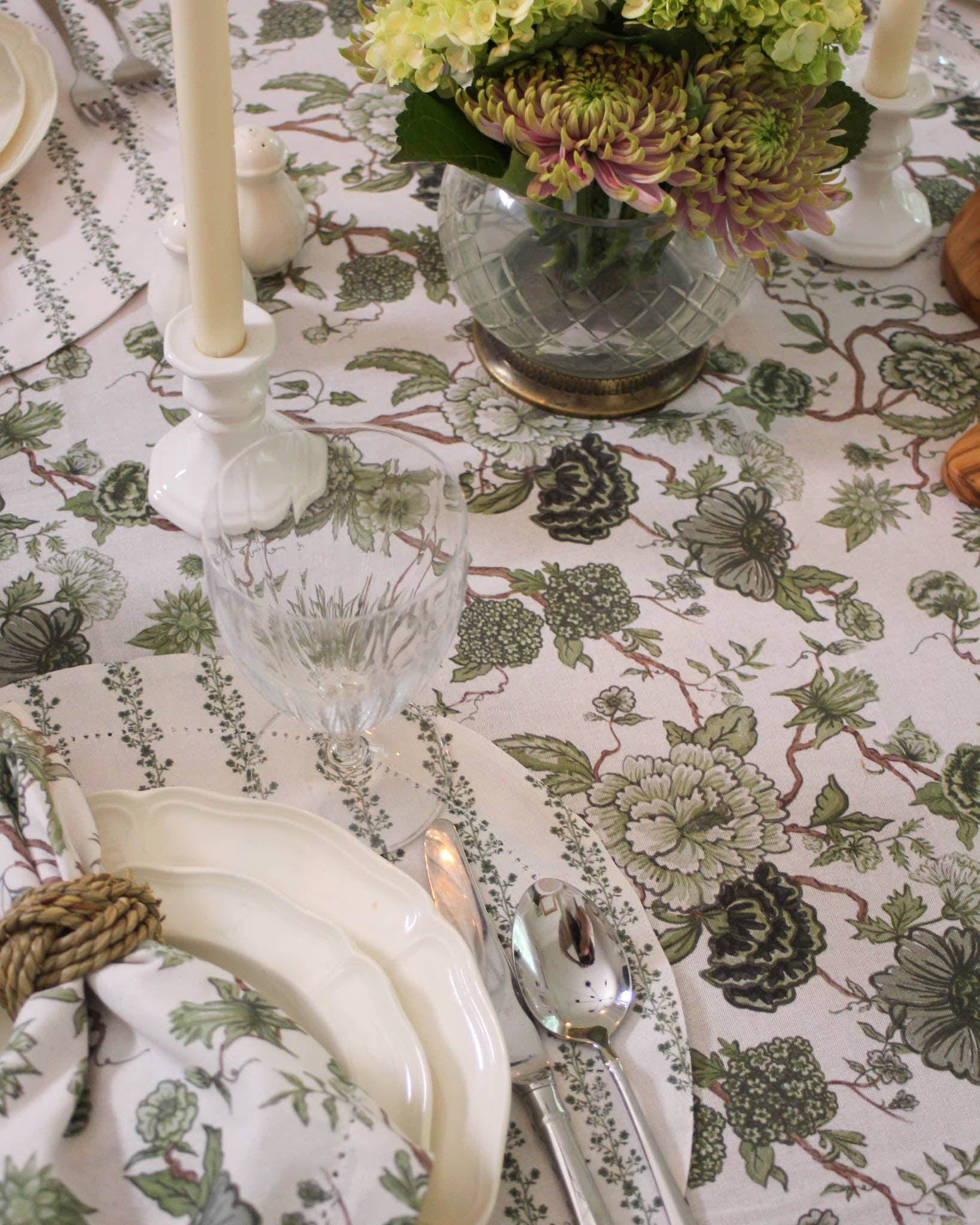 Florence Fern Floral Cotton Tablecloth for wholesale on Faire1