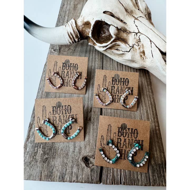 Boho Ranch Shop – wholesale Solitärörhängen – Västra Hästsko Stud Rhinestone Örhängen8