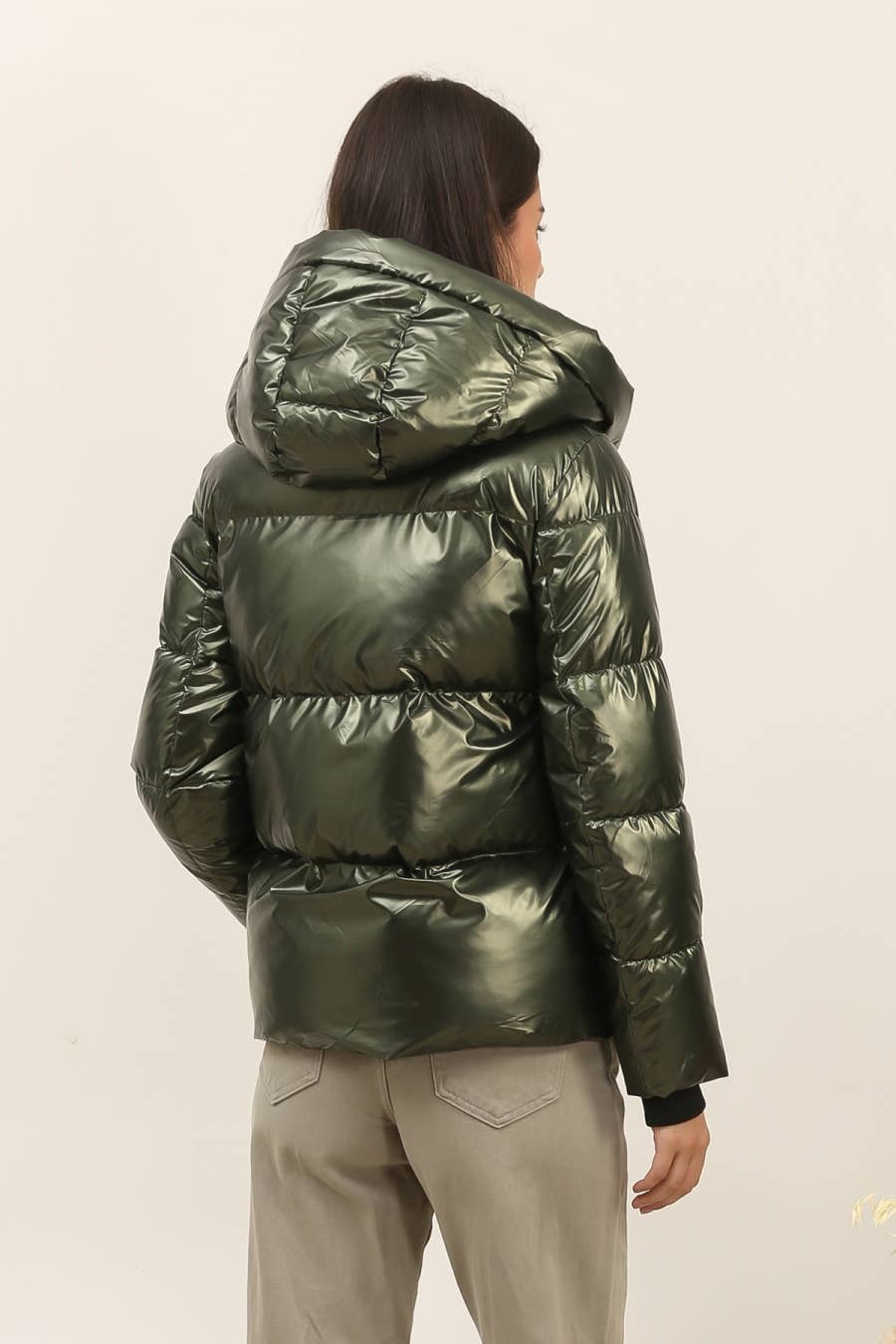 Attrait Paris - Vente Doudoune – femme - Doudoune courte matelassée à capuche bord cotes métallisée17