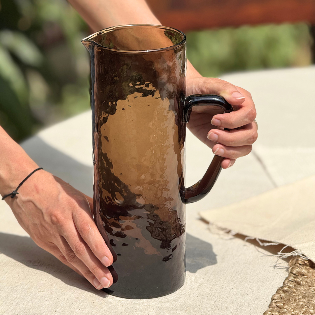 Muun Home - Vente Pichets - Pichet en verre texturé marron1