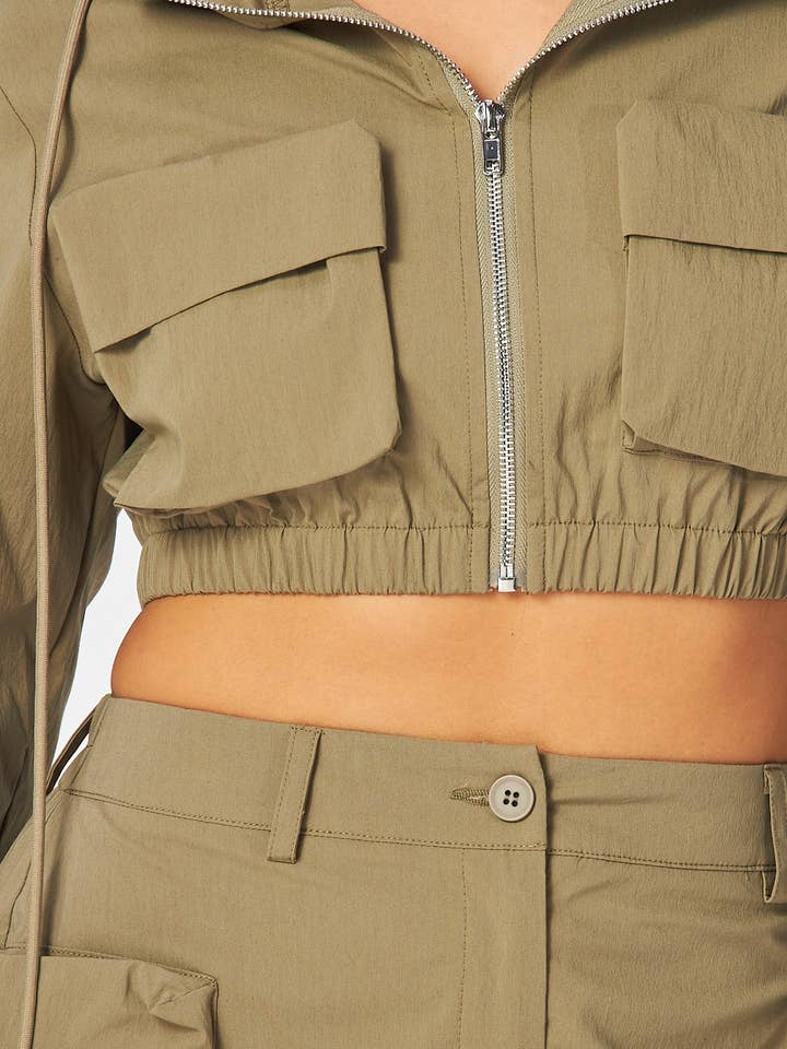 Hot & Delicious – Engroshandel Top- og nederdelsæt - Dame – Elena Hoodie Crop Jacket & Cargo Mini Nederdelsæt (HGC10247)17