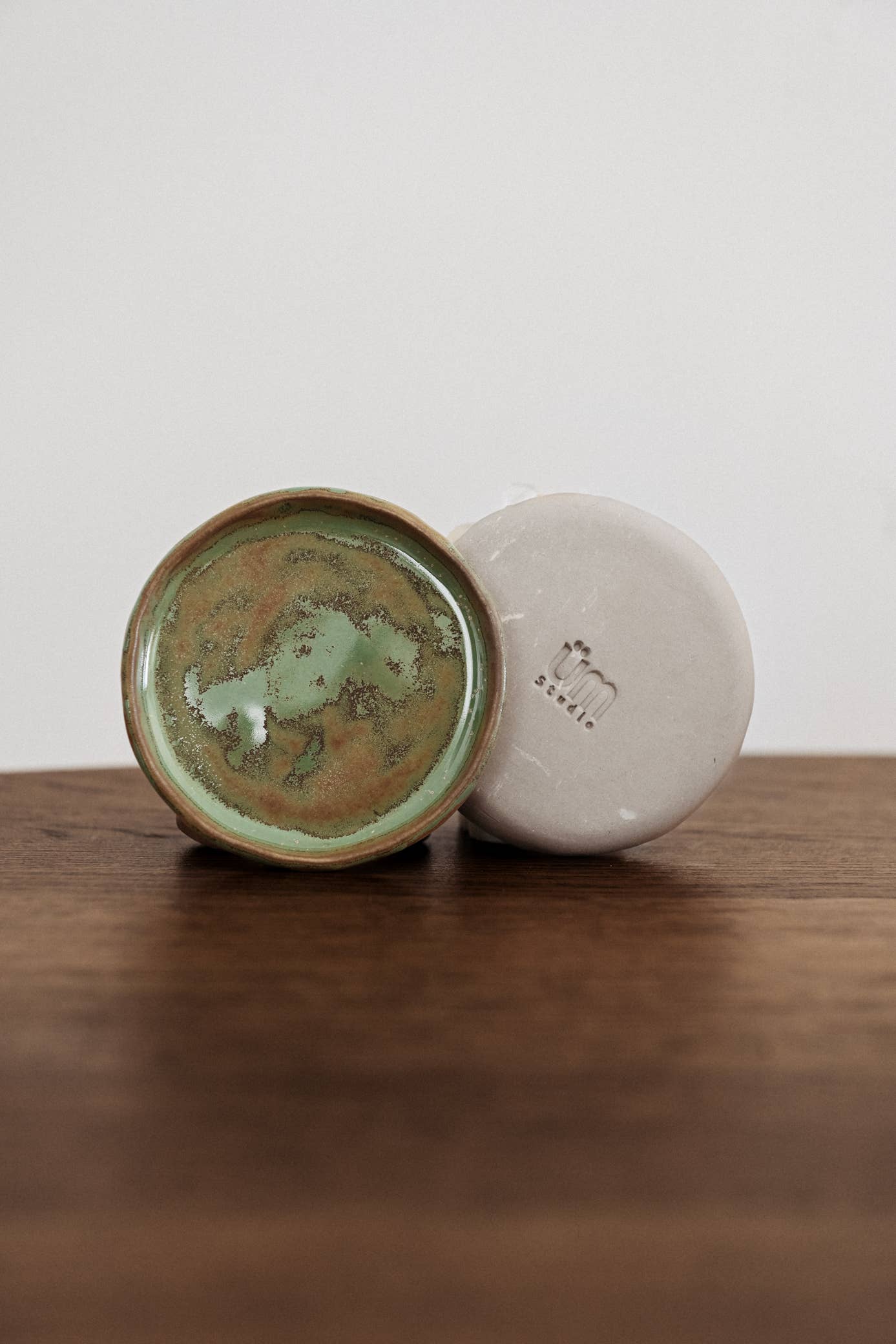 Studio ÜM – Großhandel Servierteller – Kleine handgefertigte Keramikplatten7