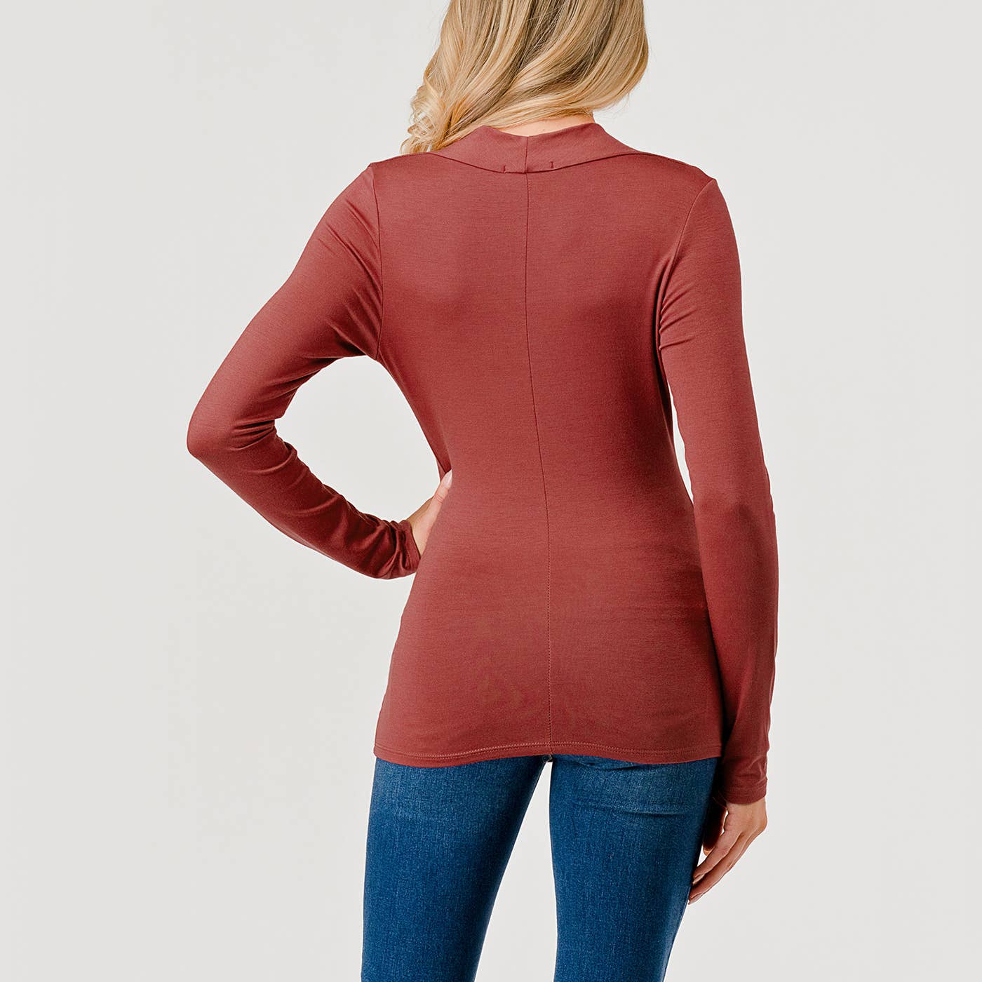 Heimious – Engroshandel Strikket top - Dame – Heimious fitted modal jersey bluse med slå-om, lange ærmer og plisserede detaljer30