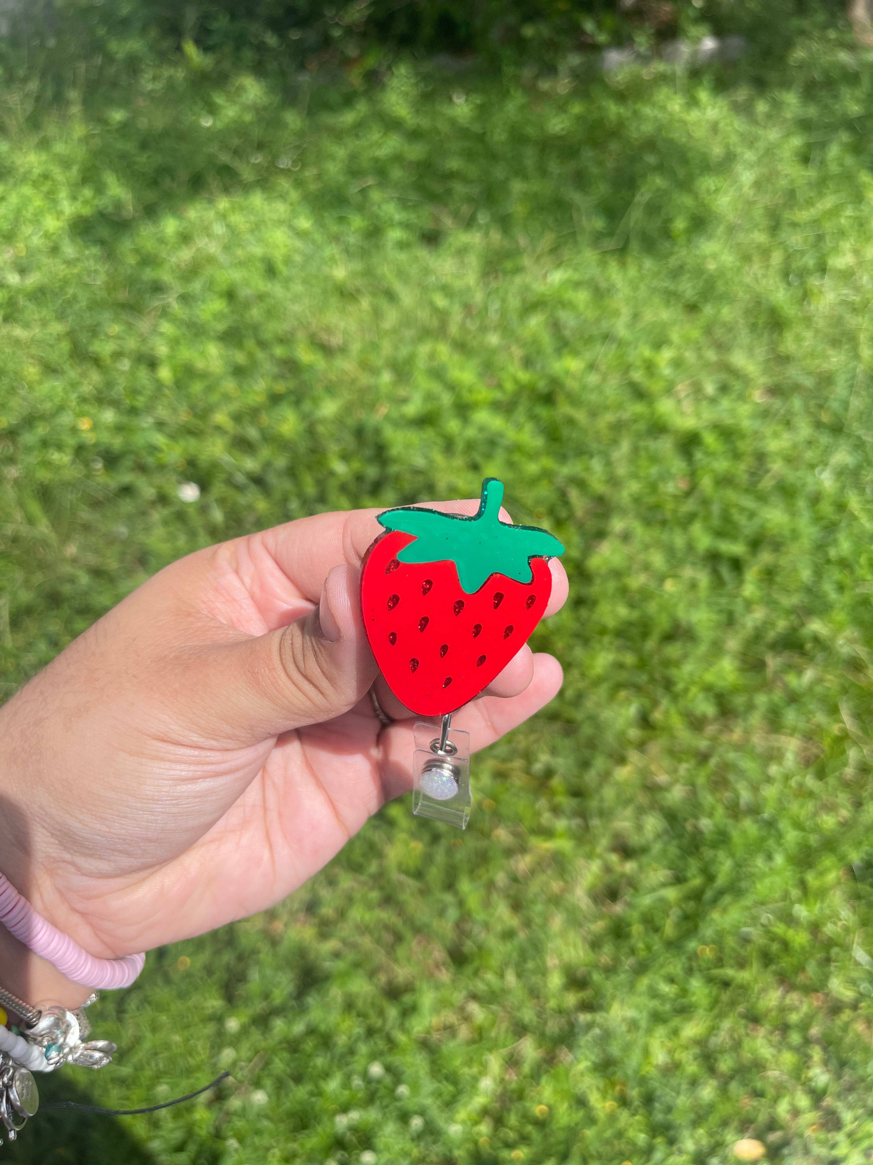 Rose Magnolias - Vendita all'ingrosso Accessorio per badge - Donna - Bobina con distintivo a forma di fragola3