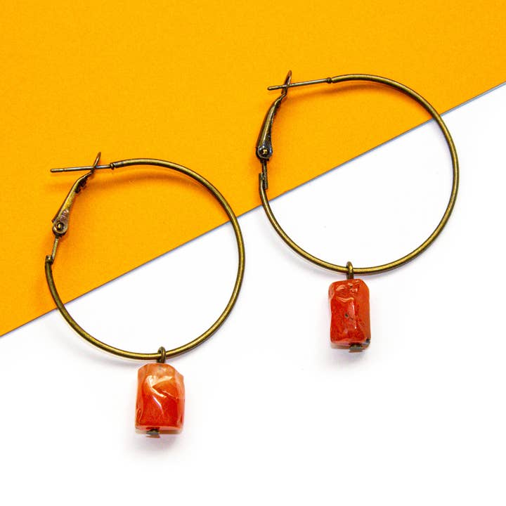 Aros de cornalina, delicados aros con gemas naturales para venta al por mayor de All the Tiny Pieces