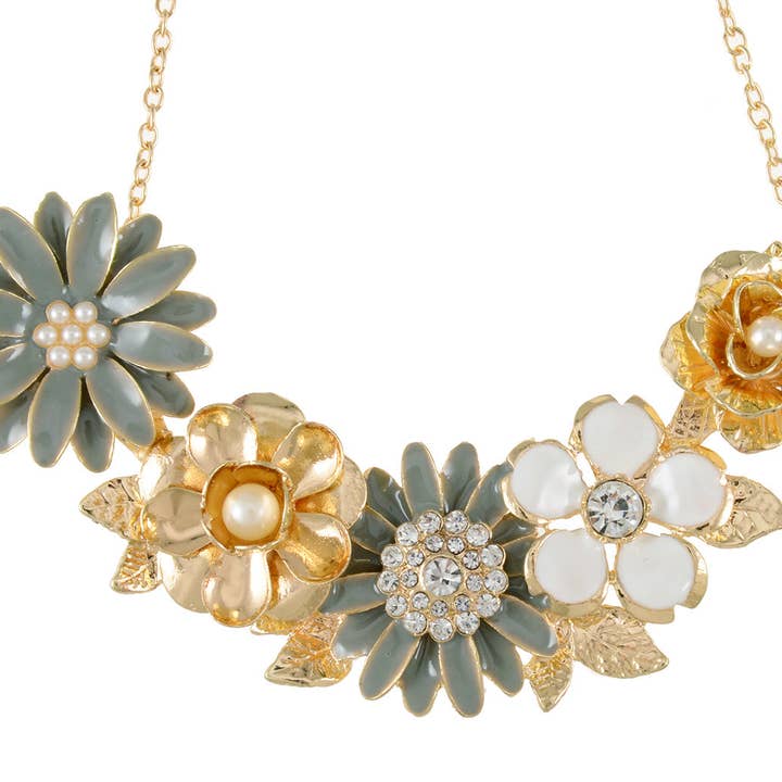 Flower Pearl Statement Lätzchen Halskette mit grau-gelber Emaille für den Großhandel von AK Brand