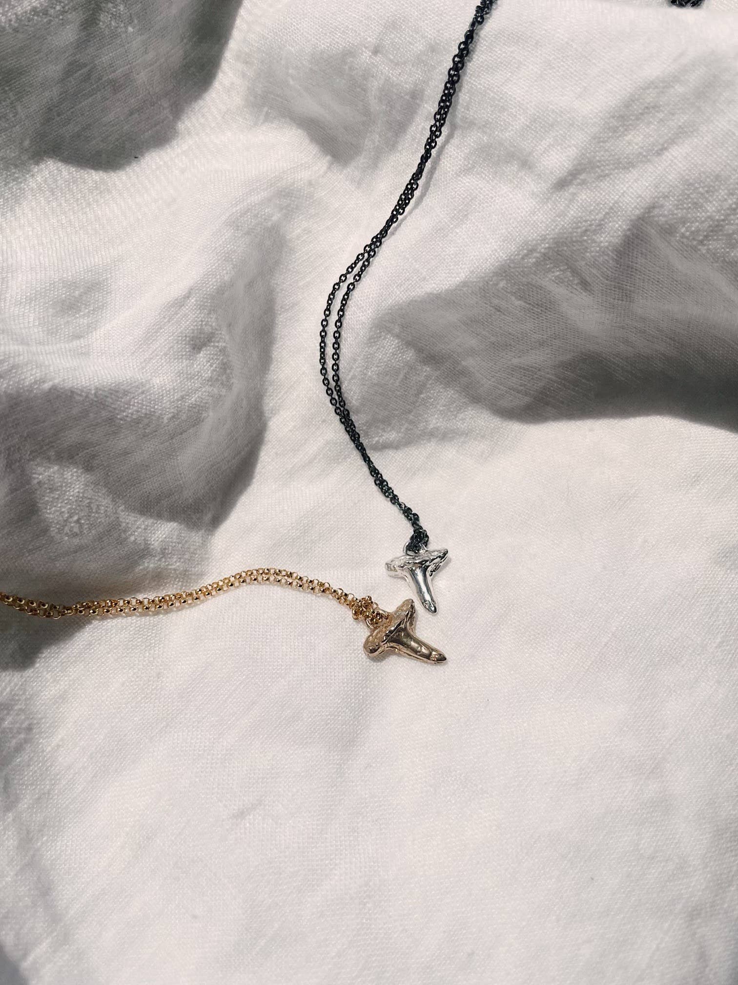 Las Lobas – Großhandel Kette mit Anhänger/Charm – Die Marina Shark Tooth Halskette4