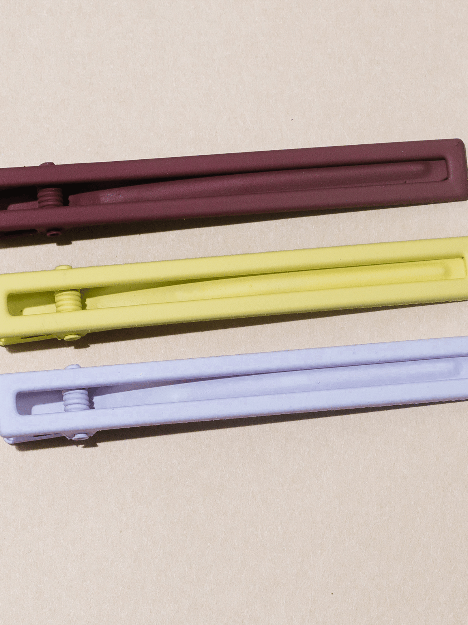 NAT + NOOR - Venta al por mayor Conjunto de accesorios para el pelo - Mujer - Set de 3 clips para cabello estilo aligator Yarrow en colores surtidos1