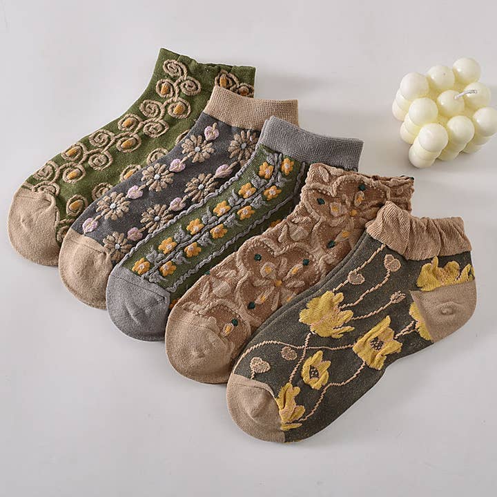 Retro floral socks women's 3D embossed socks for wholesale by Tourtiwi