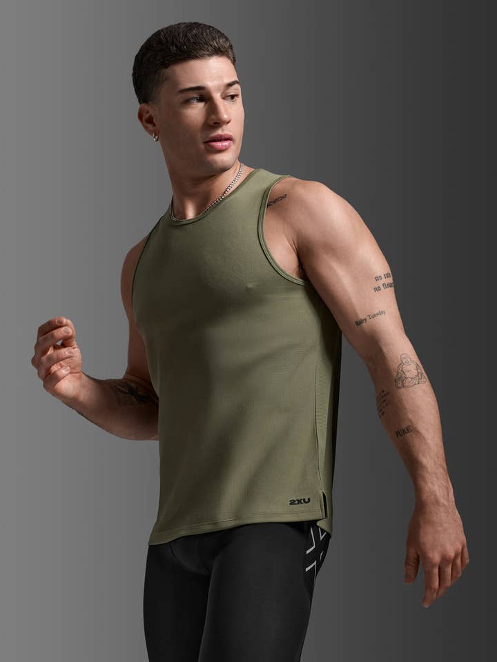 Aéro-réservoir n°9 pour la vente par 2XU Canada