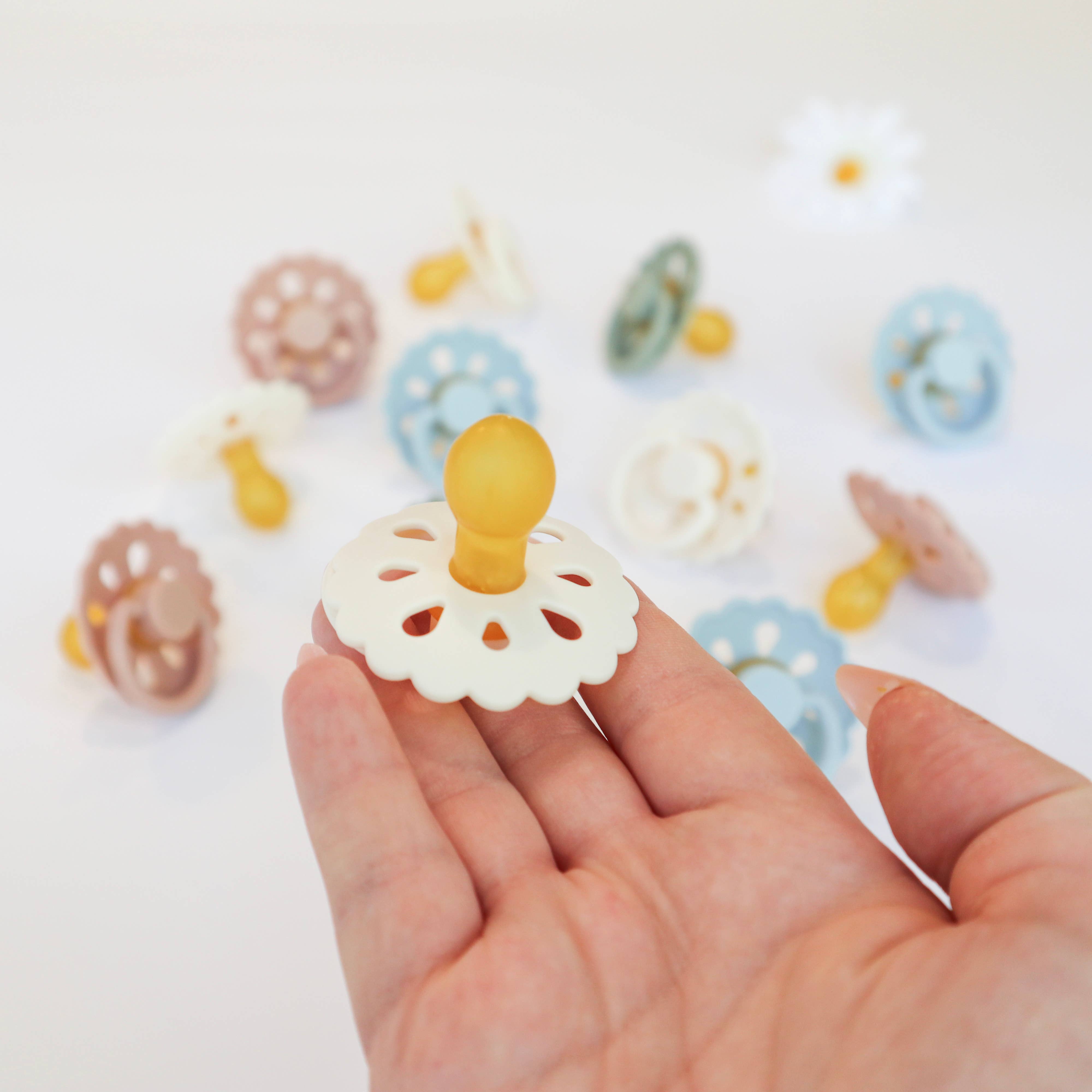 Rodna & grädde Naturliga nappflaskor i latex - Storlek 1 (0-6 mån) Rosa och krämfärgade för wholesale på Faire8