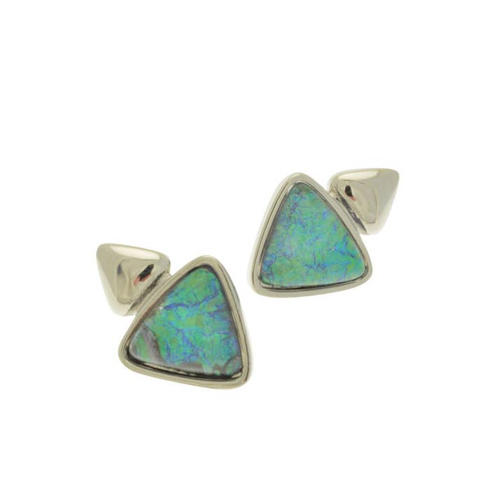 Boucles d'oreilles pyramide iridescentes bleues pour la vente par Miss Milly Limited