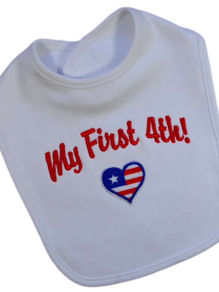 O Meu Primeiro Babete de Bebé Bordado com Coração Patriótico de 4 de Julho por atacado de Funny Girl Designs