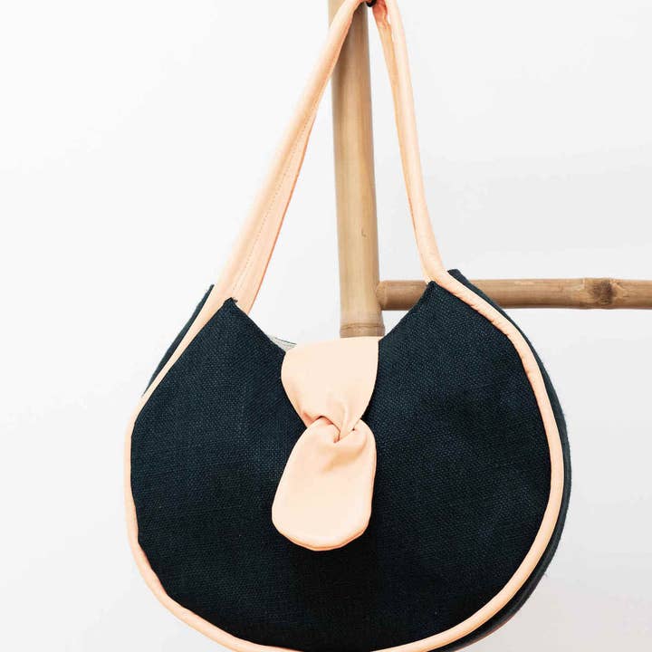 Large Oval Håndtaske - sort hamp - gran - levende rødt læder for engroshandel hos Fossette