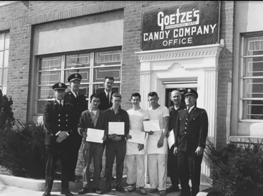 O'Shea's Candies Sweet Shop - Wholesale Retailer Display - Food & Drink - Nostalgic 1984 Original GOETZ Cow Tales® 36ct Display Box5