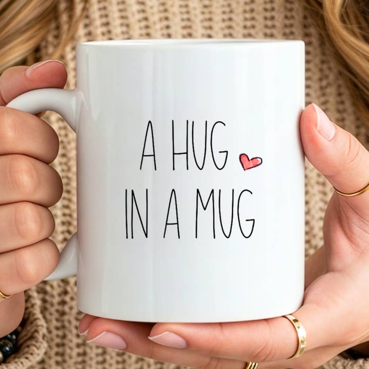 Un câlin dans une tasse Mug de la Saint-Valentin | Tasse moderne pour la vente par Press and Merch