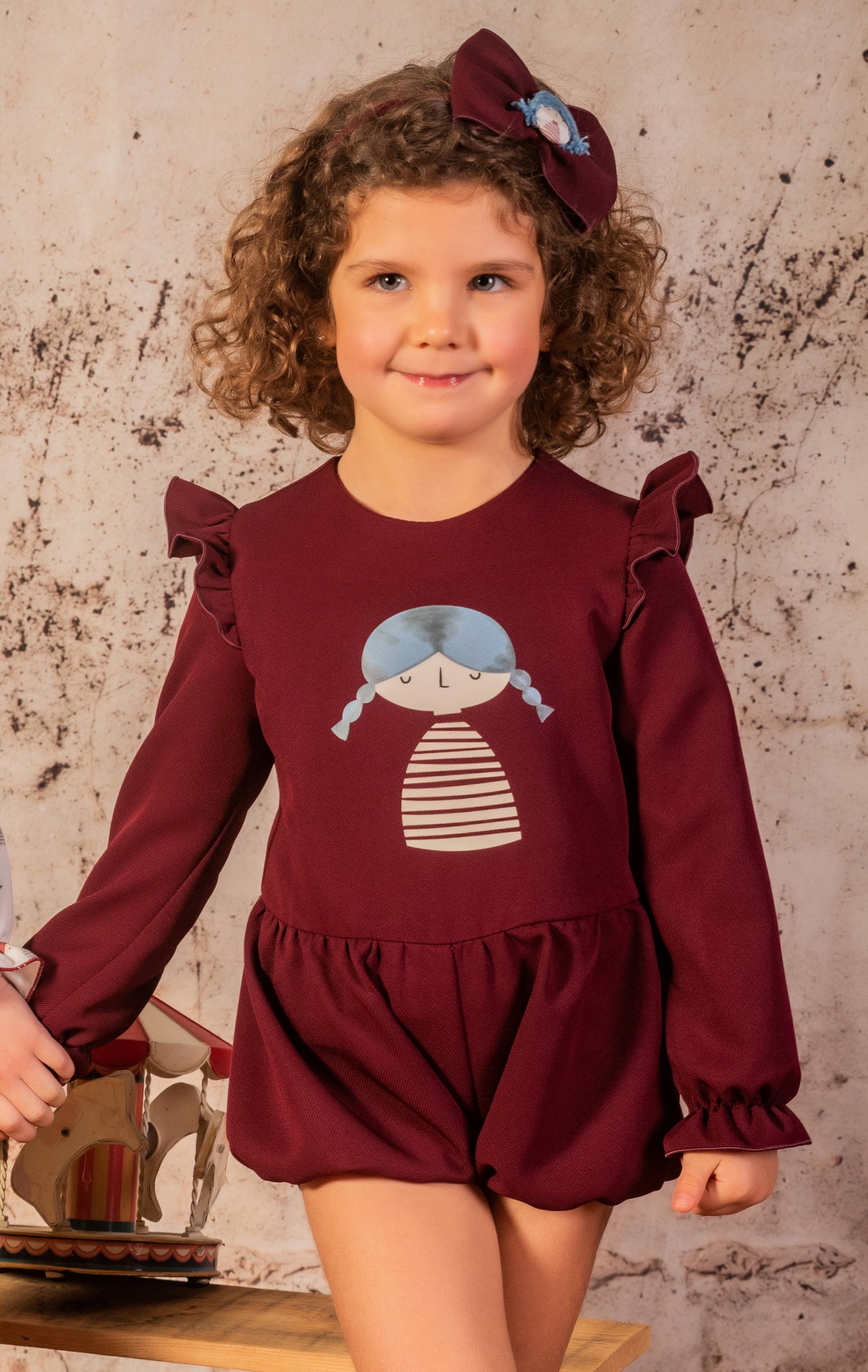 BABINE-ROINSAL – Großhandel Latzhose – Kinder – 2512103 Kurzer Mädchenoverall mit Transfer am Handgelenk