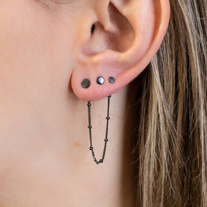 Beaded Curb Chain Ear Jacket (Gold, Rose Gold, Silver) för wholesale av The Curated Lobe