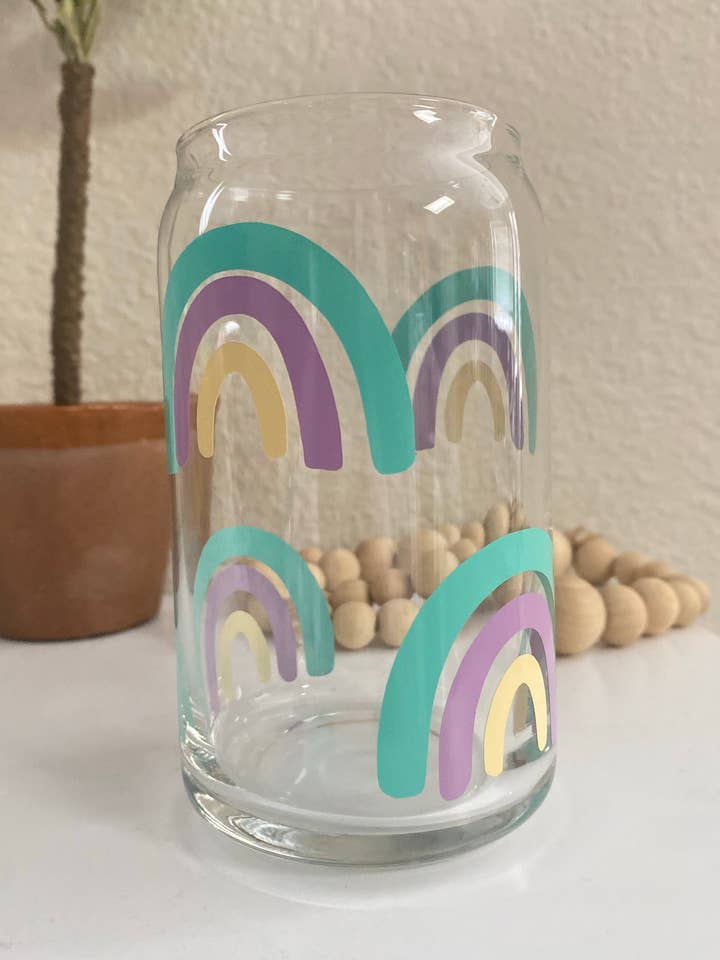 Copo de lata de vidro pastel Rainbows 16oz. por atacado de Will + Vivi