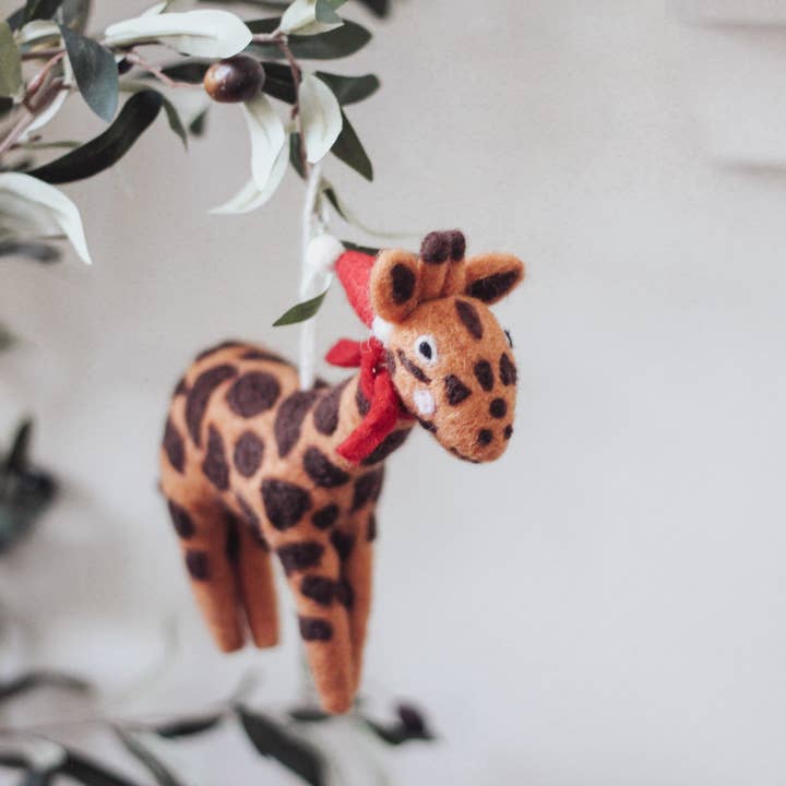 Adorno navideño con forma de jirafa | Adornos de fieltro para venta al por mayor de Play Planet