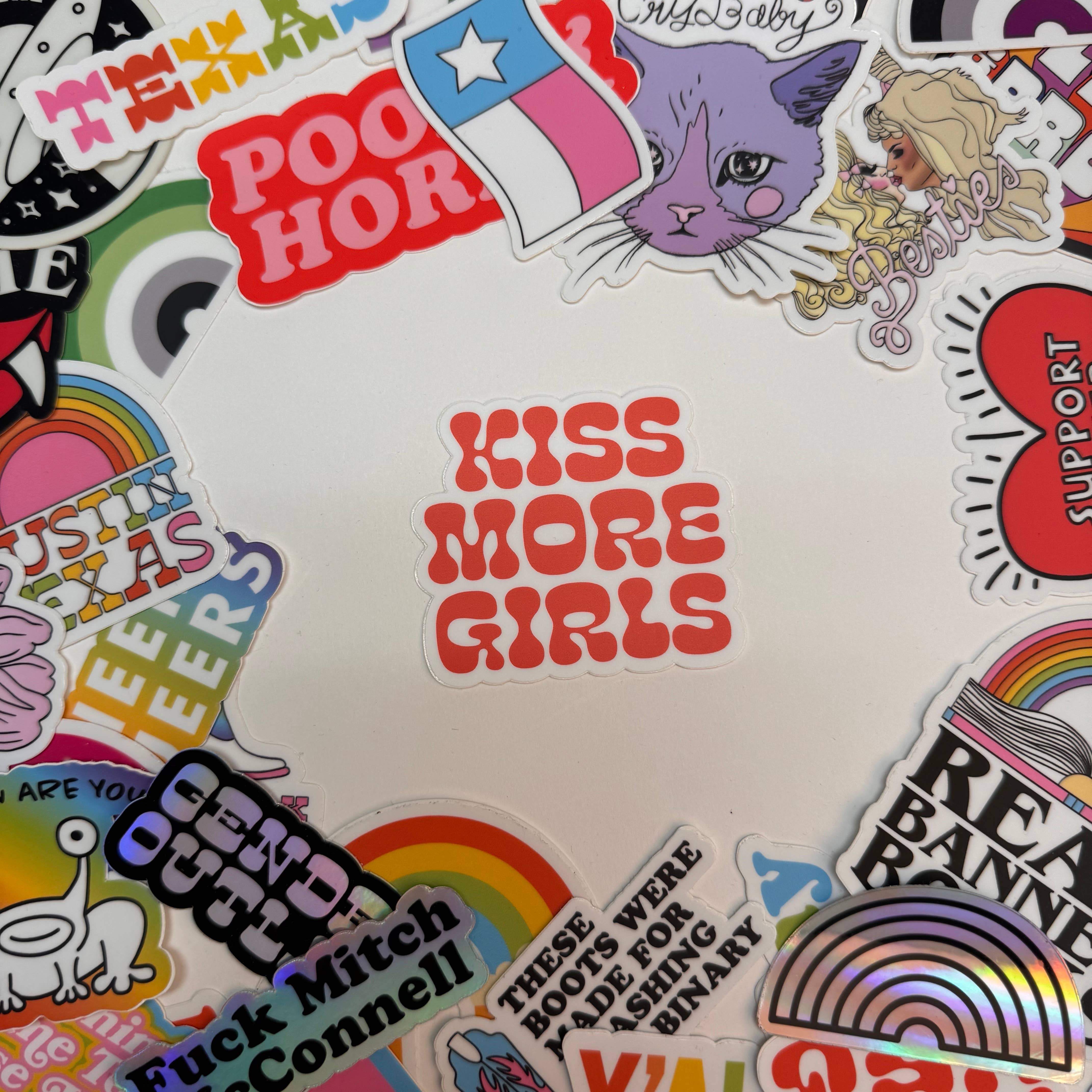 The Little Gay Shop – Adesivo por atacado – Adesivo Kiss More Girls1