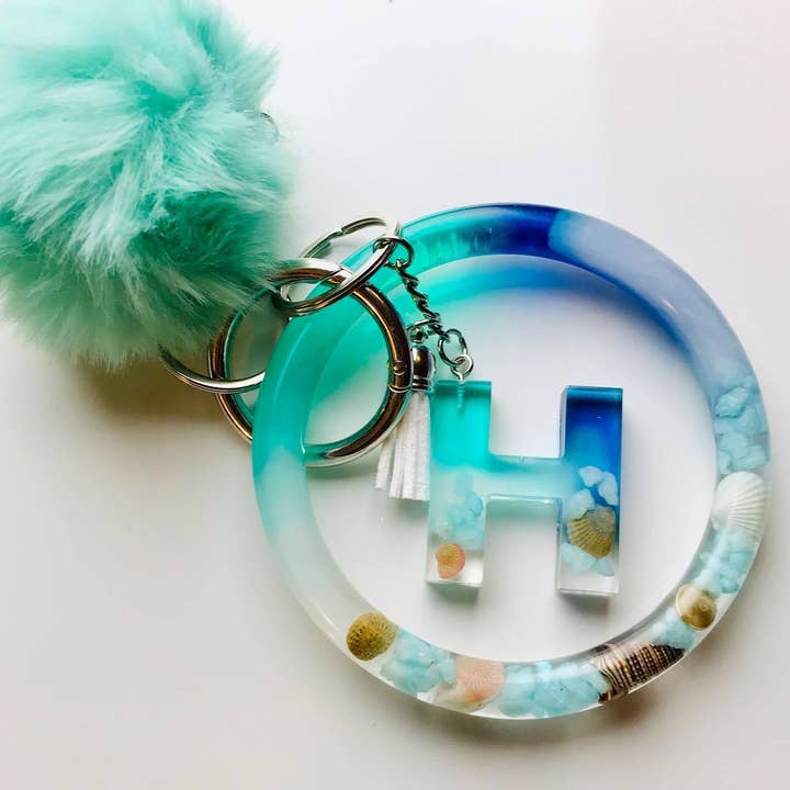 Ensemble de bracelets et porte-clés sur le thème de la plage pour la vente par Shop Drip Express