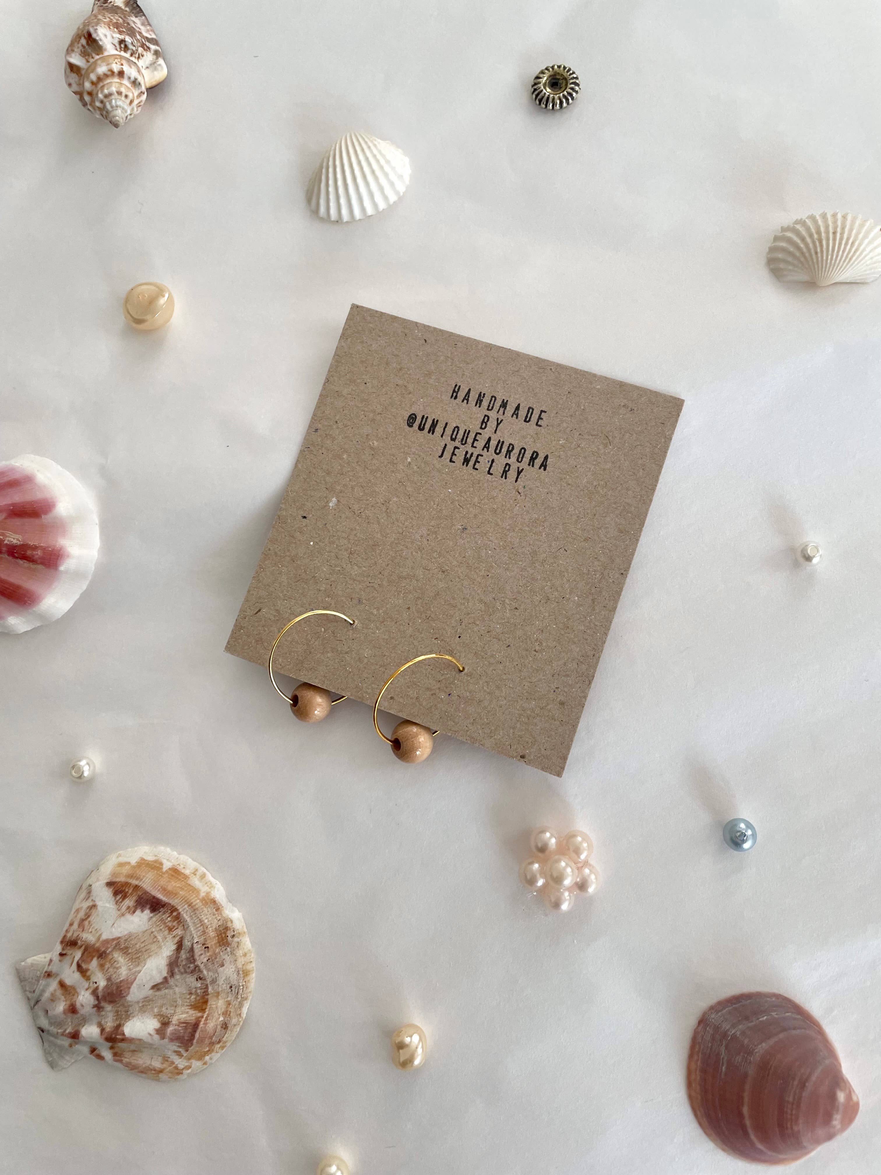 UniqueAuroraJewelry - Vendita all'ingrosso Orecchini a cerchio - Orecchini a cerchio con perle di legno | Gioielli sostenibili1