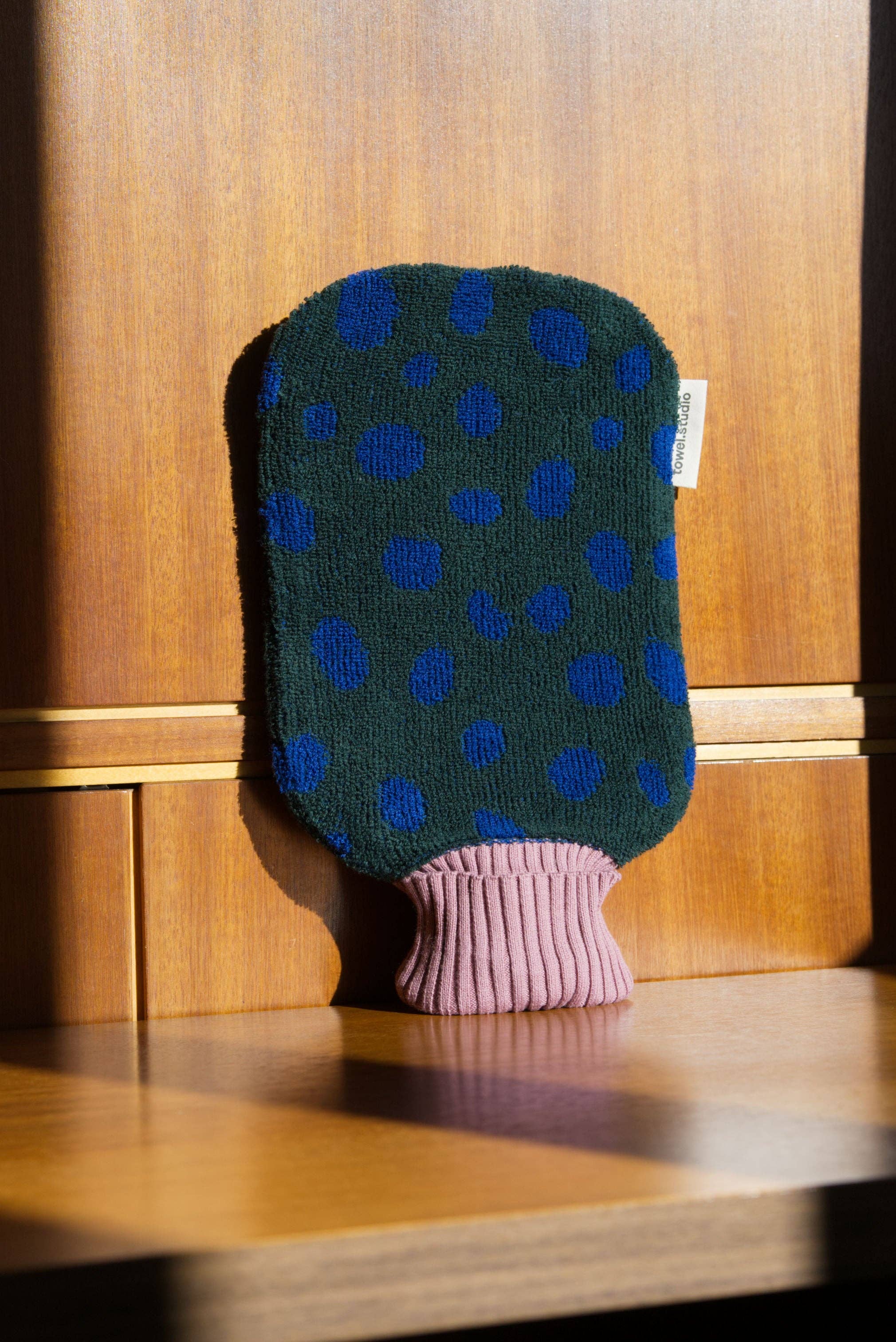 towel.studio - Wholesale Hot/Cold Compress - Pebbles Hot Water Bottle | Grapevine | Large (2 Liter)2