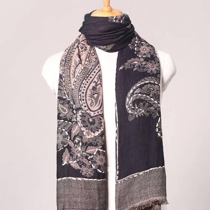 SVEZElife - Wholesale Scarf - Women's - Reversible Paisley Jacquard Cotton Viscose Scarf – Navy Ivory | SVEŽElife