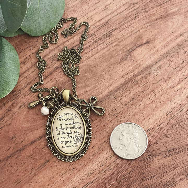 Ivy Barn Designs – wholesale Hänge-/berlockhalsband – Ordspråksboken 31:26 halsband för kristen butik Mors dag