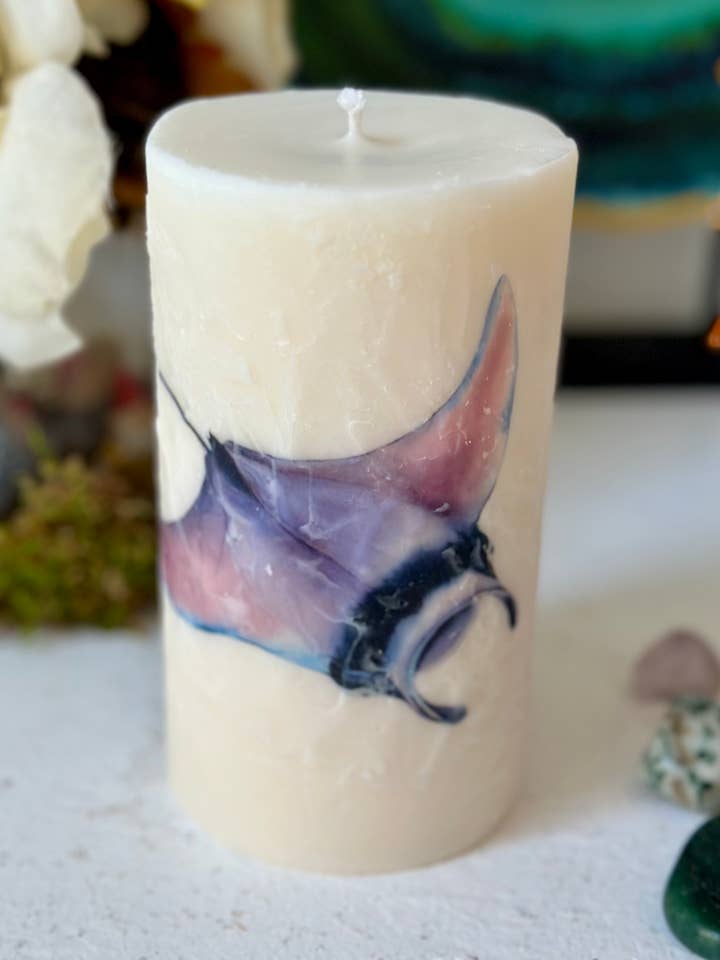 Vela Stingray Tall Pillar para venta al por mayor de Peaceful Vibes Essential