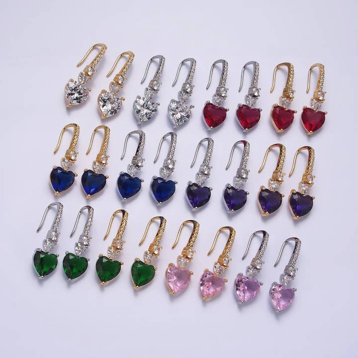Boucles d'oreilles à crochet en forme de cœur en forme de cœur en zircone cubique pour la vente par Aim Eternal
