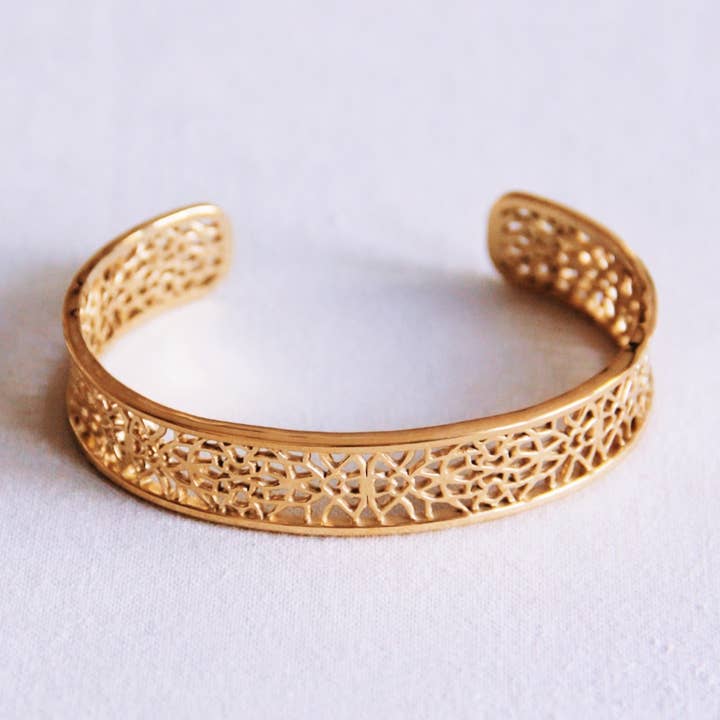 Wide bangle with open pattern for wholesale by Bazou
