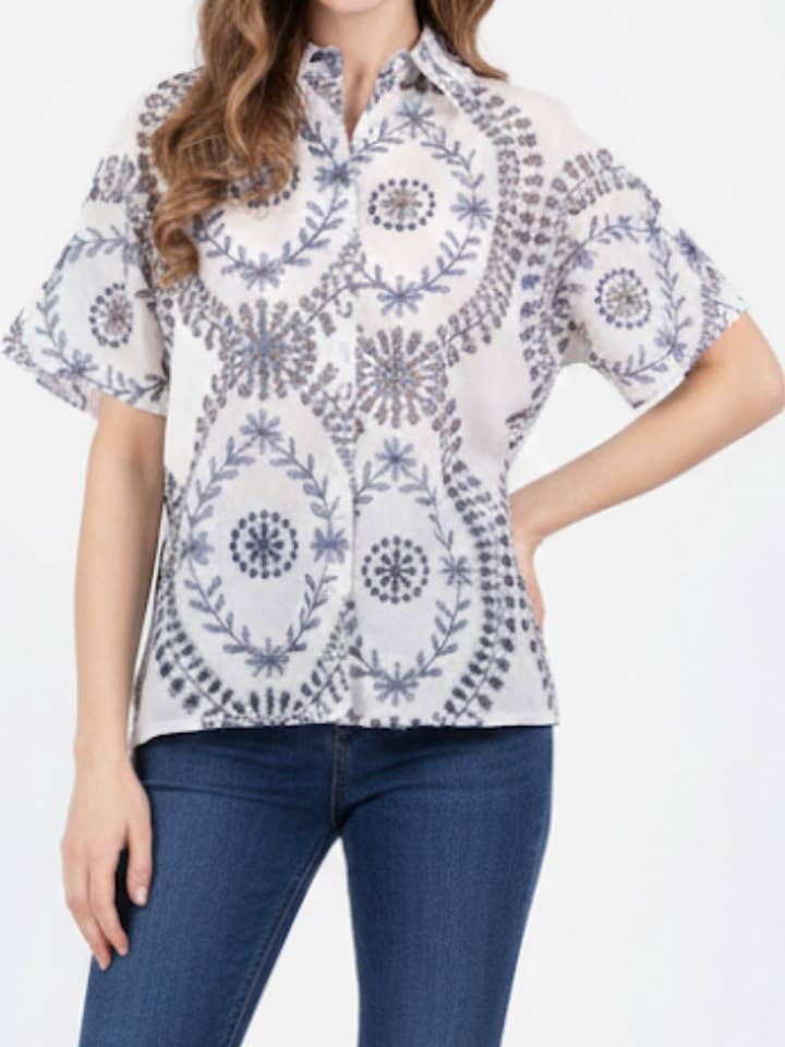 15552 top leggero blu a maniche corte con ricamo per la vendita all'ingrosso da parte di Lilie Rose