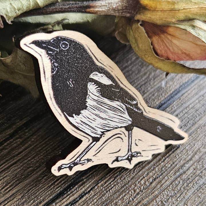 Holz-Elster-Abzeichen für den Großhandel von Minifi's Oddities