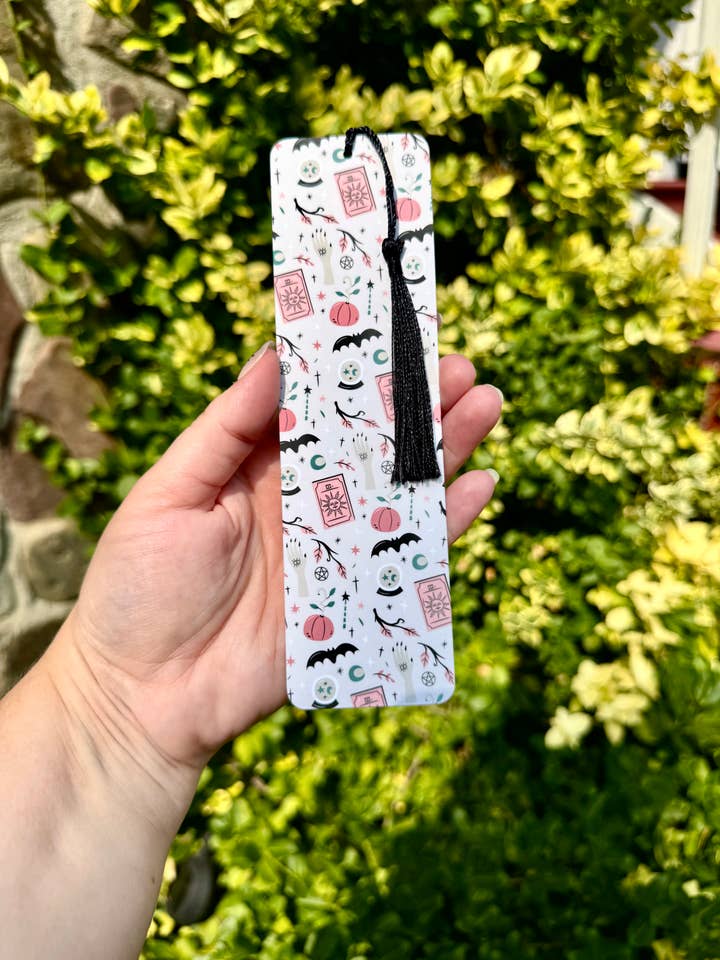 Marque-page d'Halloween effrayant avec chauves-souris et tarot, avec pompon pour la vente par Lucky Pixels