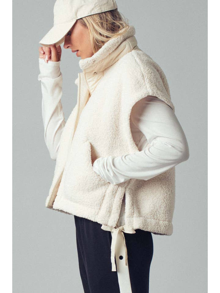 Urban Daizy - Wholesale Outerwear Vest - Women's - Quilted Collar Boxy Sherpa Vest3