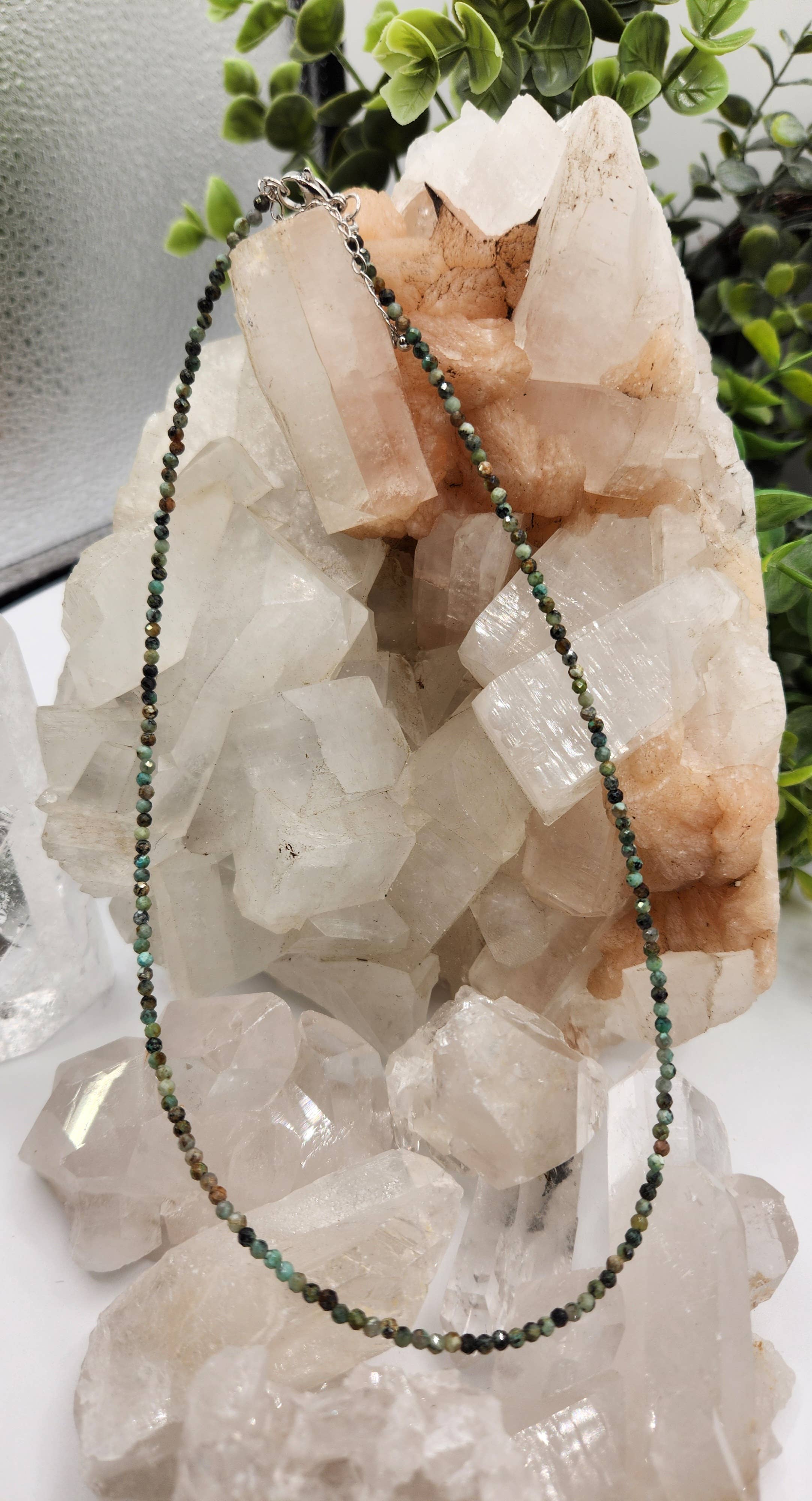 Meraki Gemstones - Vente Collier de perles - Collier à facettes en turquoise africaine de couleur argentée, 3 mm 1